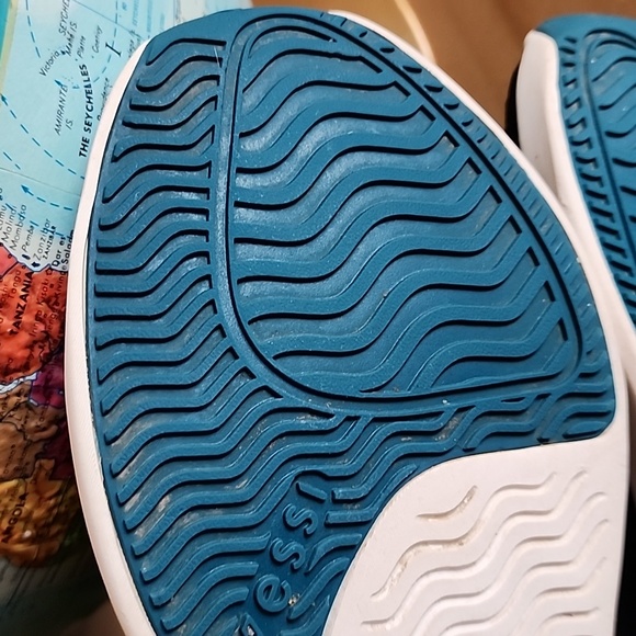 VESSI Size 9 Everyday Move Sneaker - Picture 8 of 12